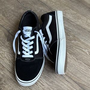 Vans Big kid Black and White Low-Top Sneakers